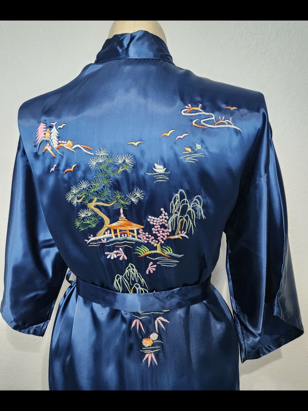 VTG GoldenFish Silky Navy Embroidered Satin Kimono Robe